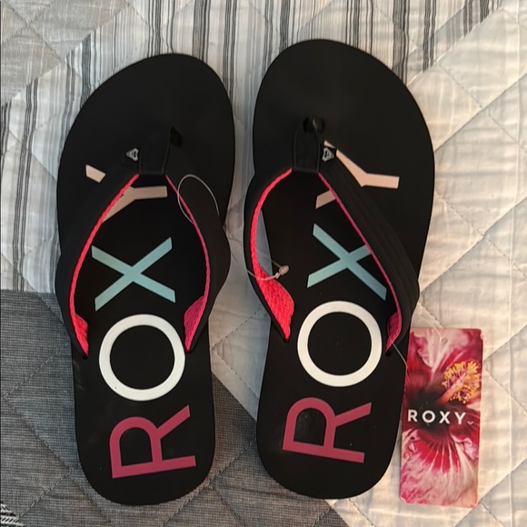 Roxy Black and Pink Flip Flops - Picture 1 of 3